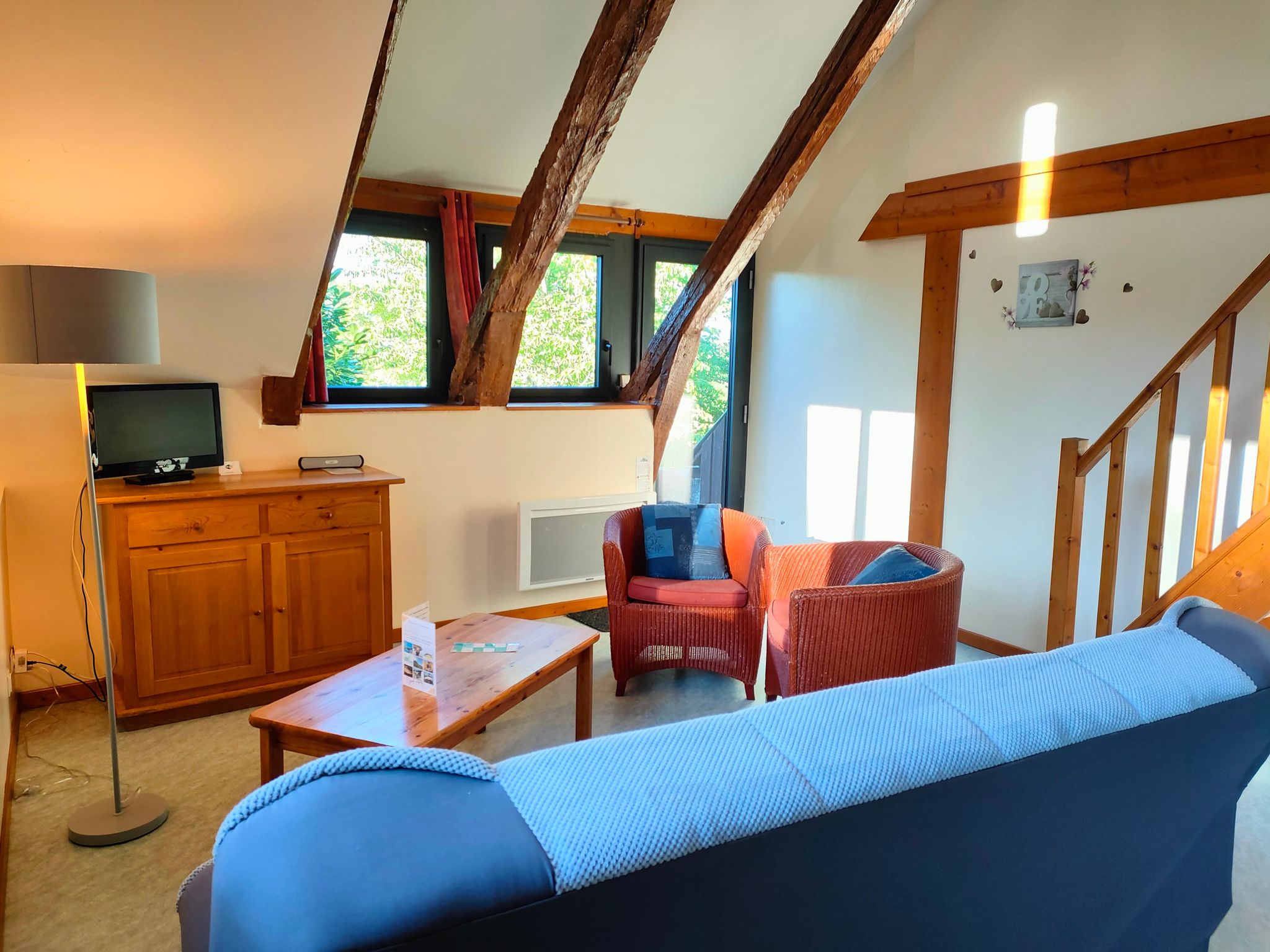 Le jardin privarif vous tend les bras pour le gîte 3 étoiles du Véronne chez Cantal Emotions à Valette à côté de Riom-ès-Montagnes